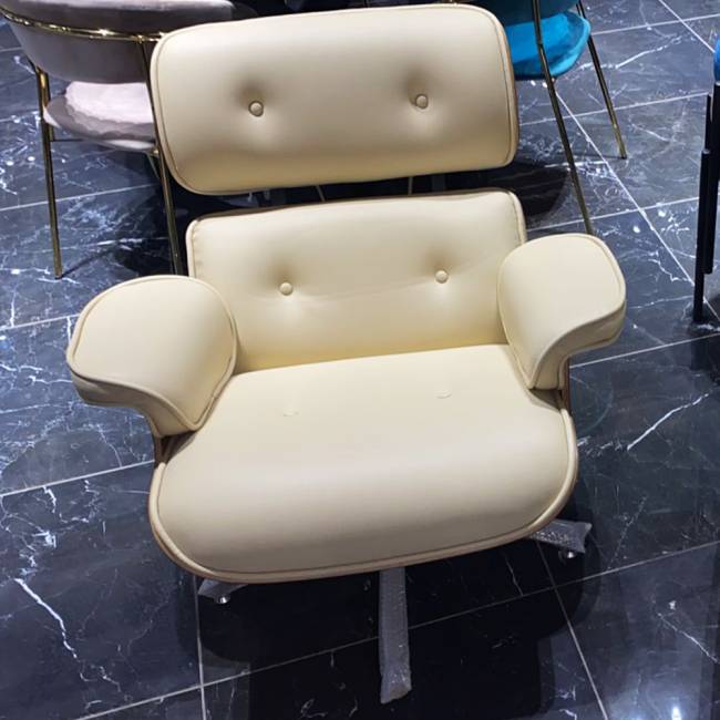 Кресло EAMES LOUNGE CHAIR и оттоманка EAMES LOUNGE CHAIR бежевые Кресло EAMES LOUNGE CHAIR и оттоманка EAMES LOUNGE CHAIR бежевые