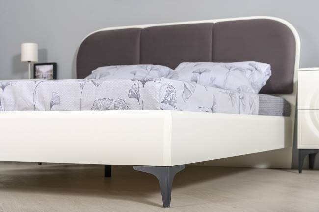 Кровать с мягкой спинкой 1600 с ортопедическим основанием Валенсия и две тумбочки цвет белый шагрень/ткань велутто 19